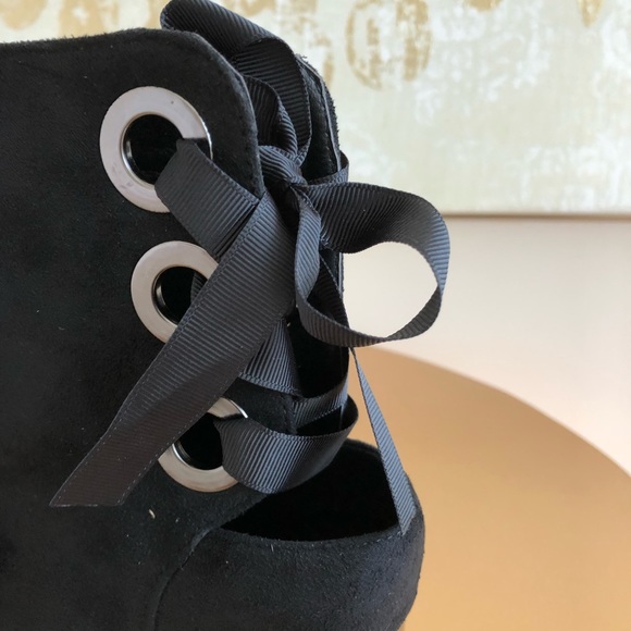 NEW Trendy Metallic Ankle Booties - Picture 3 of 5